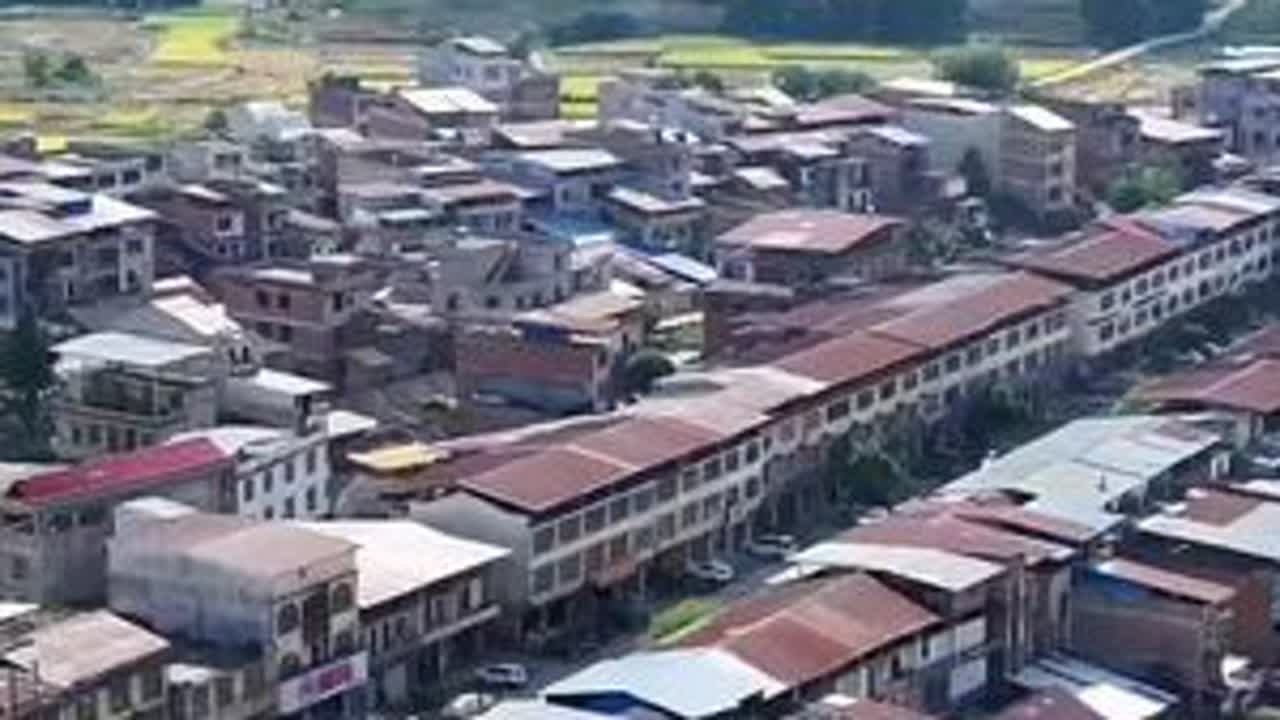 寿雁镇虽是道县第一大镇，尽管链接县城的G357国道修的和高速公路一样，从高空看镇上的建设还是和县城差距蛮大的。#航拍最美家乡 #记录家乡美景 #家乡的变化 #无人机拍摄 #原创视频