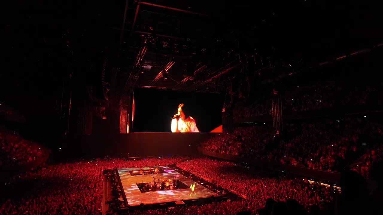 Billie Eilish - BIRDS OF A FEATHER (Live in Amsterdam, Hit Me Hard And Soft Tour 04/05/2025) - 4K