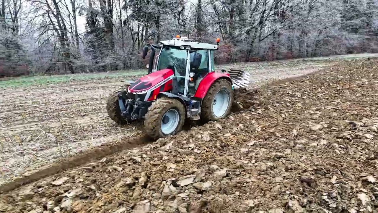 Massey Ferguson 5S.135 mit 4-Schar Pflug |4K