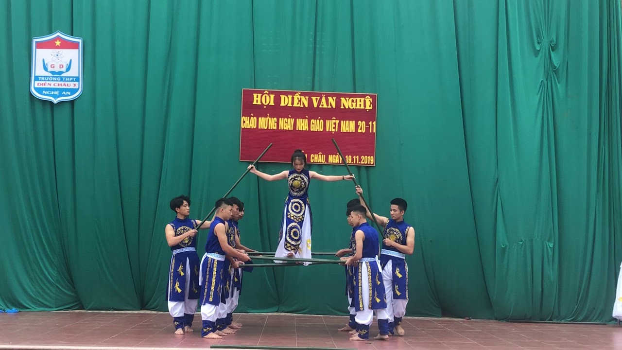 Đất Nước Lời Ru-Trường THPT Diễn Châu lll
12a8- Giải nhất múa Dân Vũ!