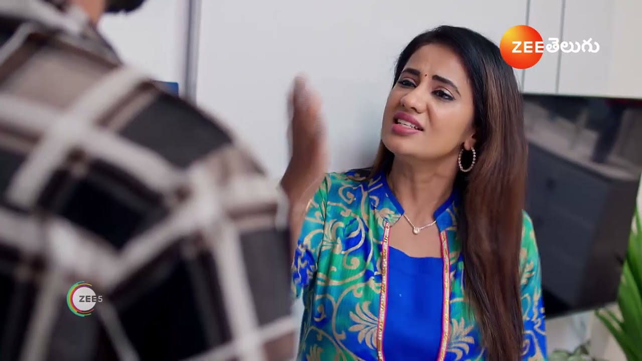 Jagadhatri Telugu | మీనన్ తో చేతులు కలిపిన యువరాజ్ ని నిందించిన తండ్రి