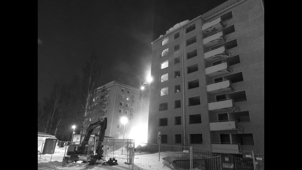 Kuopion Mölymäen Kaartokatu 3 kerrostalon purkutöitä 08-11.3.2021