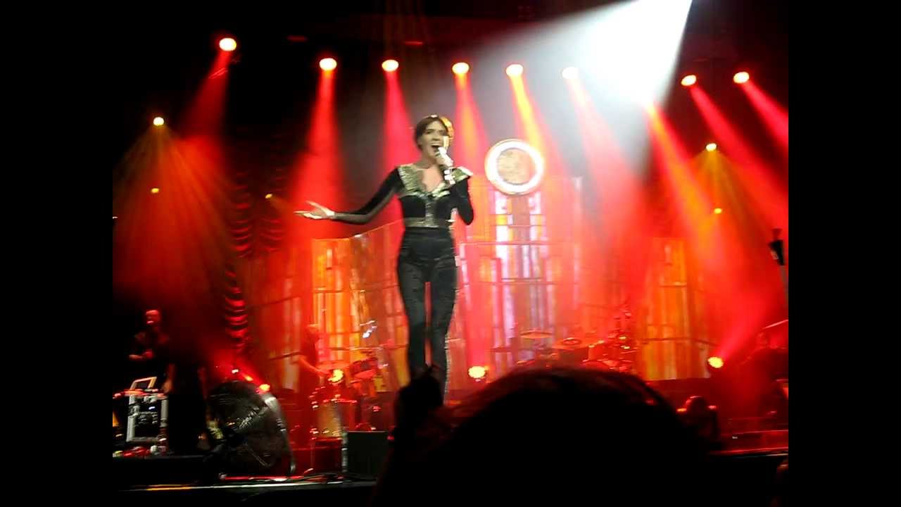 Shake It Out - Florence + the Machine Live in Manchester 2012