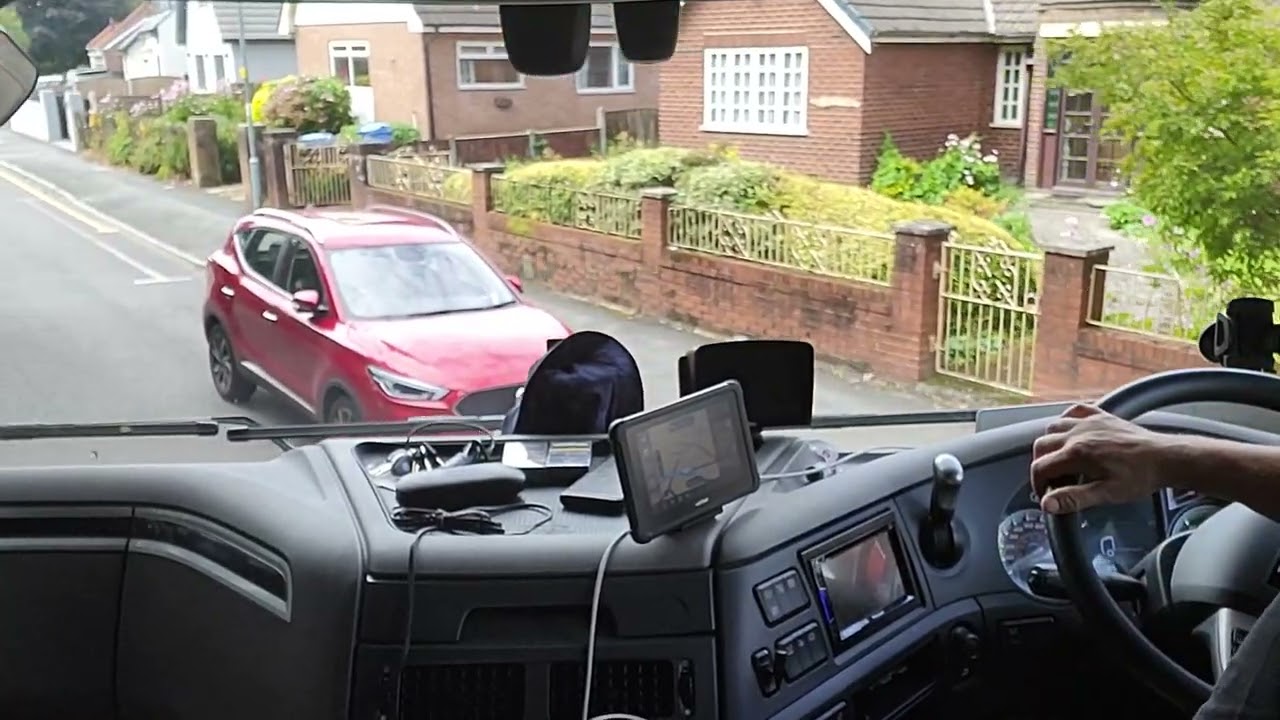 LGV/HGV Leaving the reverse from hell site in Huyton Liverpool