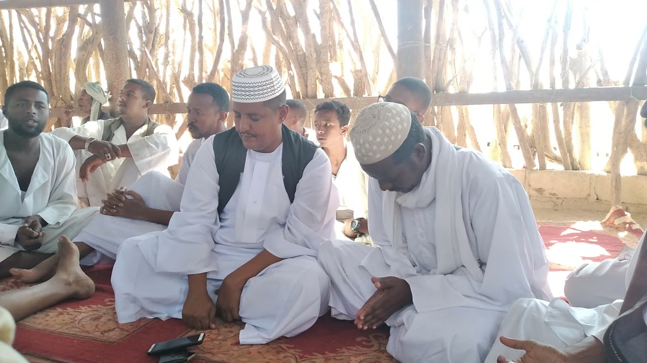 الطاهر الطيب ومحمد اوشيك وعبدالرحمن عثمان يترنمو في مسجد الشيخ قمرالدين باركويت.