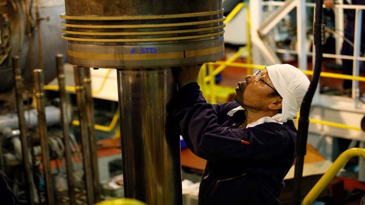 Overhaul of Piston on Marine Engines
