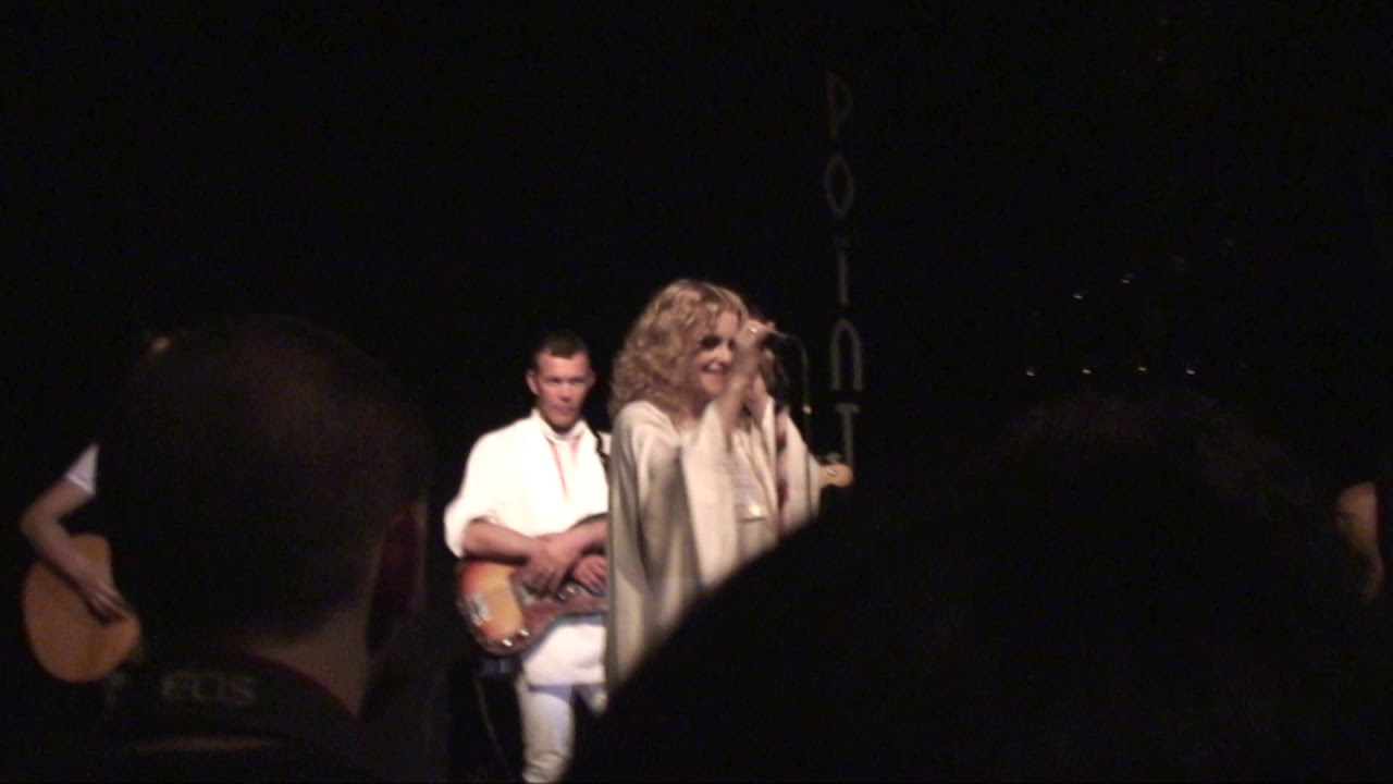 Goldfrapp - (2) Intro - The Point, Cardiff