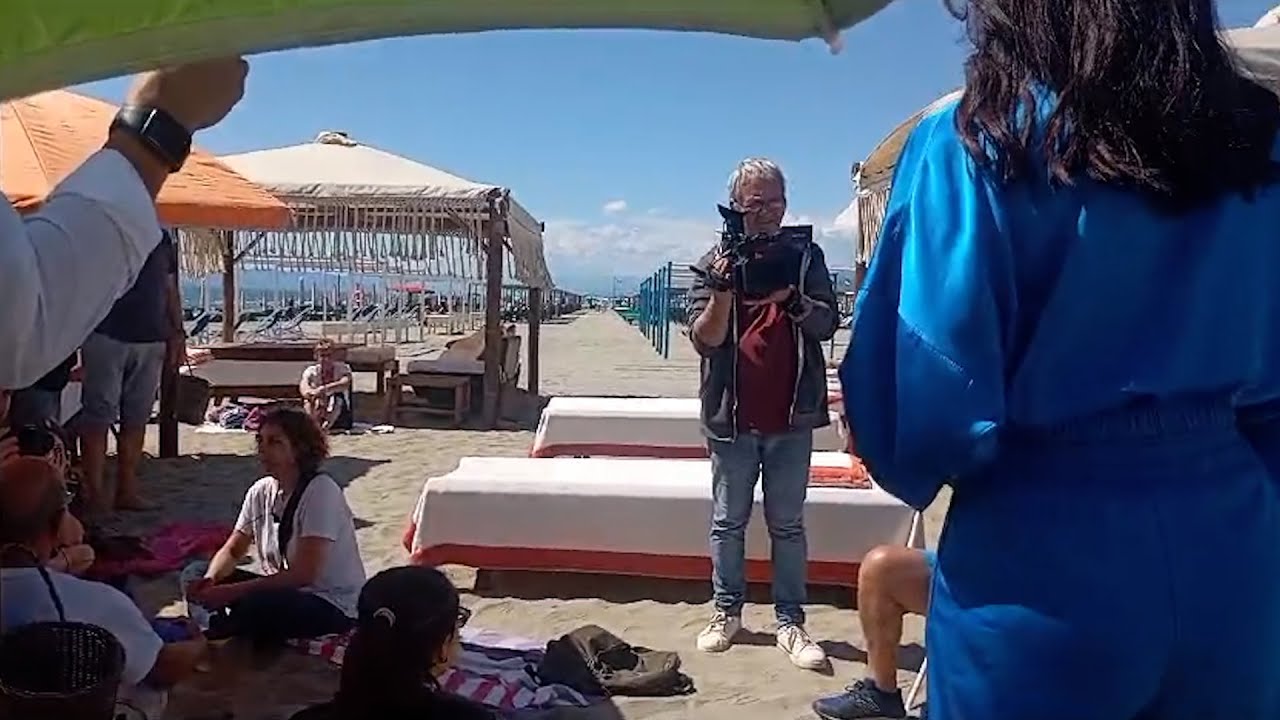 Protesta al Twiga, concessioni scadute: 