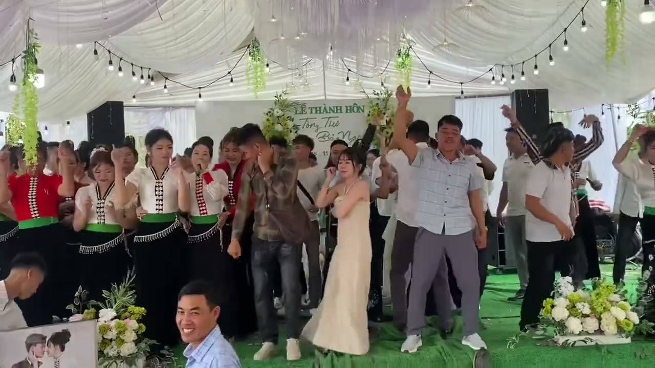 Các anh chị em quẩy cực cháy. huổi sữa mường ảng LỄ THÀNH HÔN 