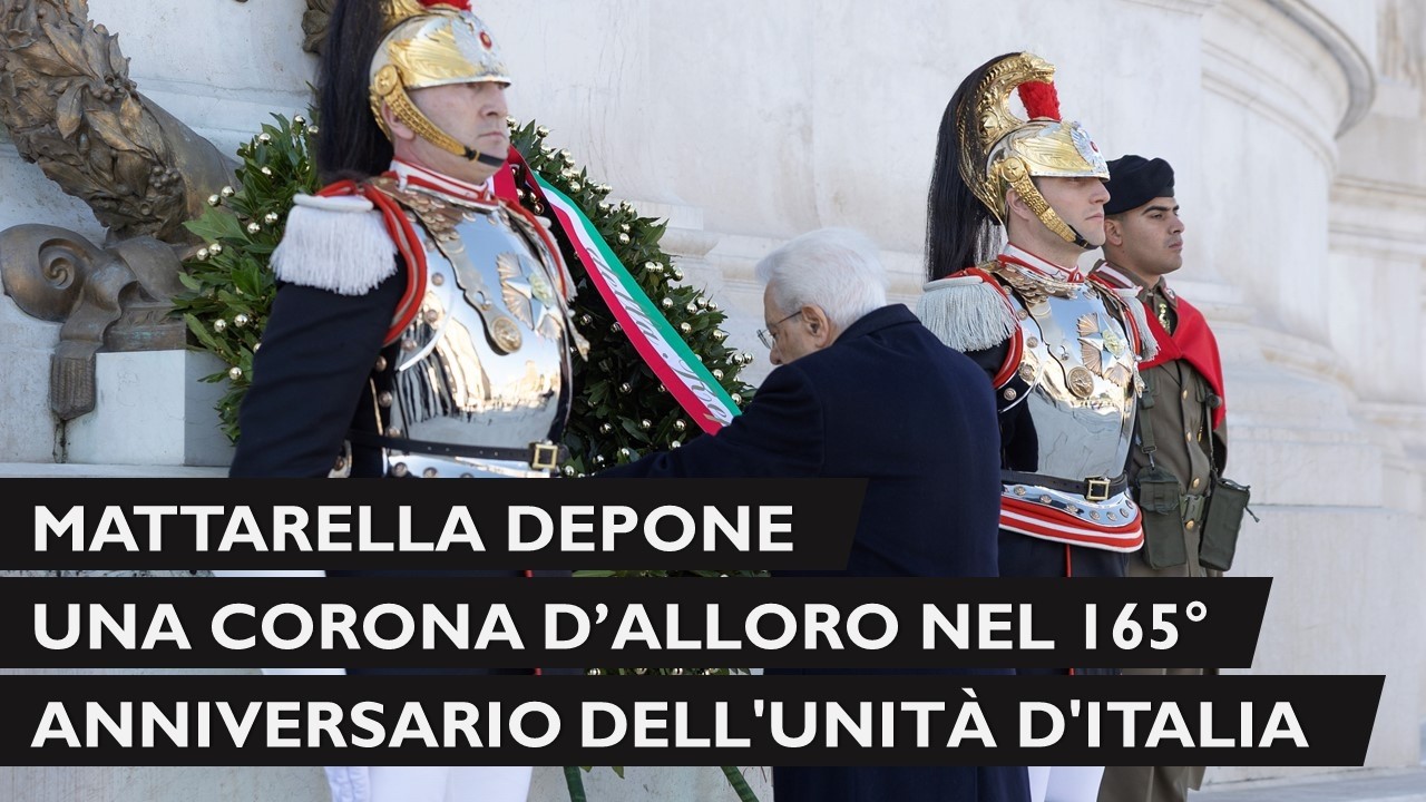 Il Presidente Mattarella depone una corona d'alloro sulla Tomba del Milite Ignoto