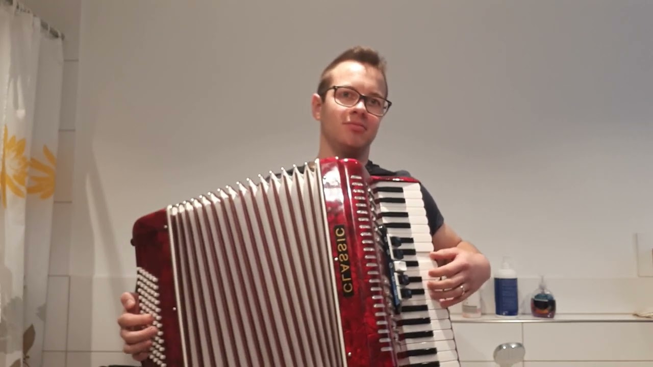 Ein Bett im Kornfeld on accordion by Matthias Griesbeck