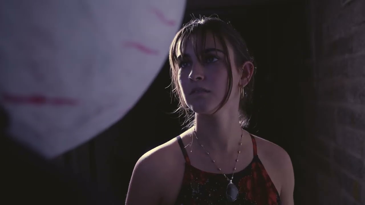 𝐆𝐥𝐨𝐛𝐞 𝐎𝐜𝐮𝐥𝐚𝐢𝐫𝐞 | Short Fantasy/Surrealist Film