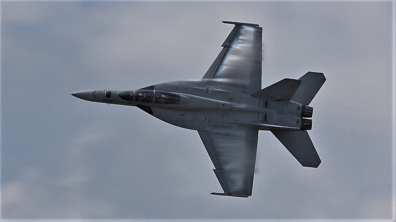 F/A-18 Super Hornet: Amazing Turns without Thrust Vectoring