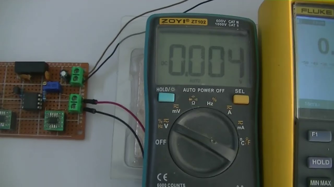 Isolation amplifier using HCNR201 optocoupler
