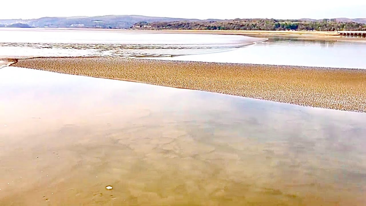 Приливная волна Арнсайд, залив Моркамб, февраль 2019 г. Скромное проявление необузданной мощи при...