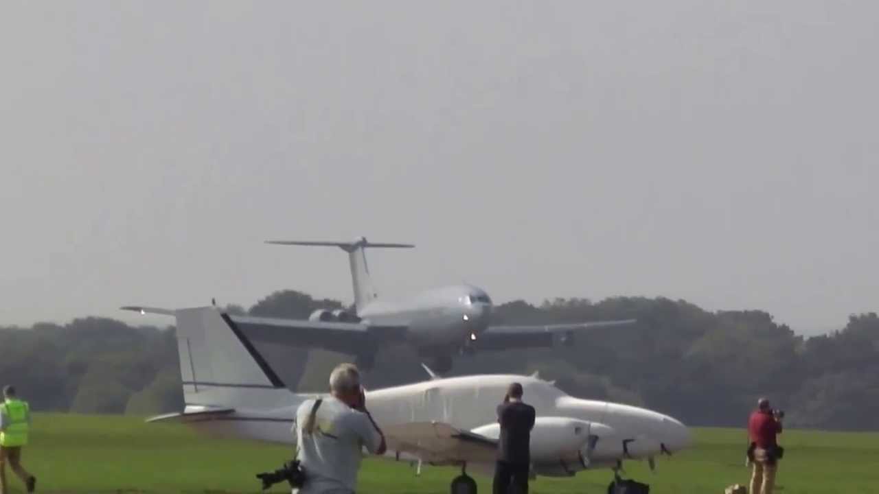 VC10 Final Landing at Dunsfold ZA150 24/09/13