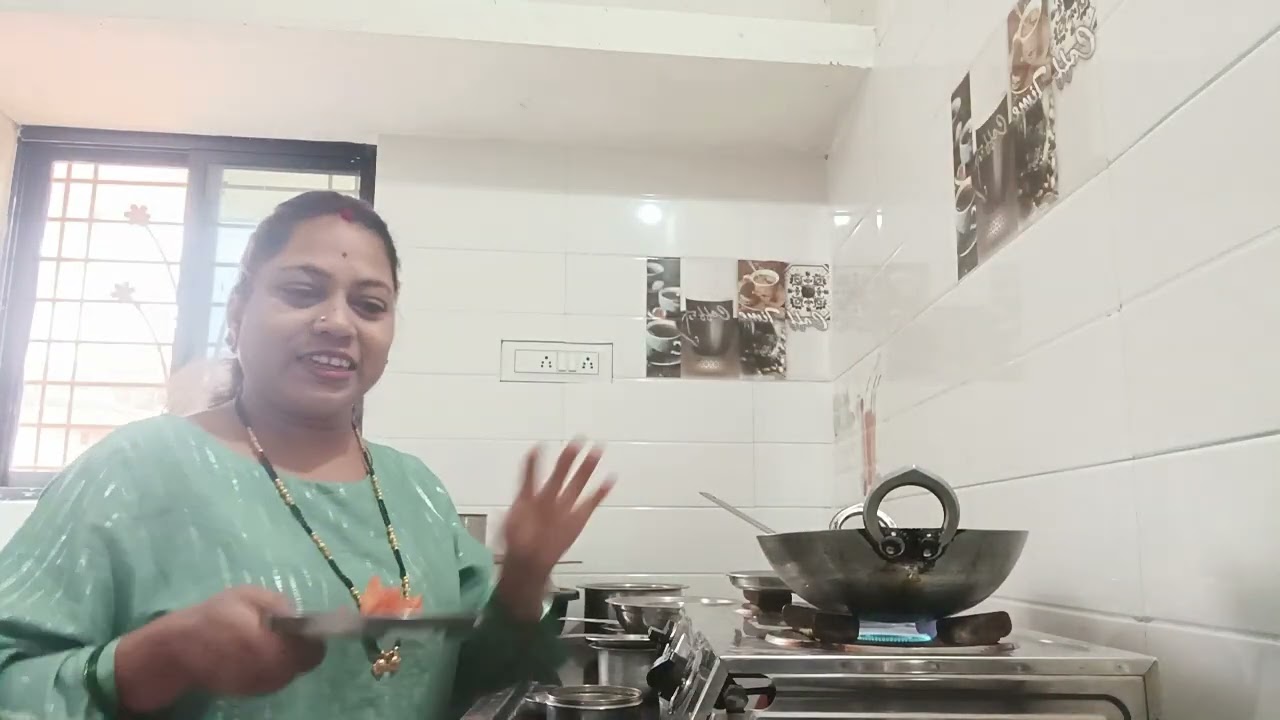 कोंब आलेले मूग, च उसळ भाजी आणि पोळी , डब्यावर #गृहिणी जय श्रीराम 