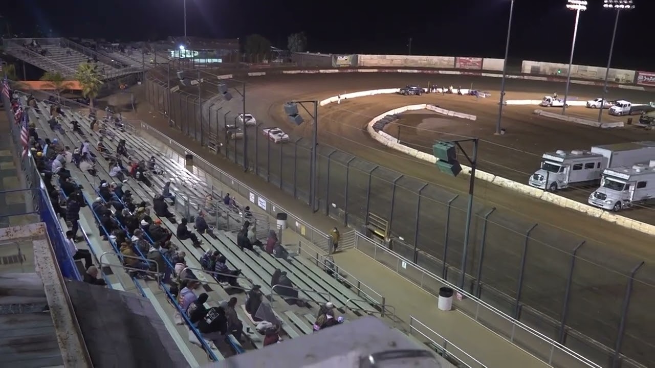 Основные моменты главного заезда класса Street Stock на автодроме Perris Auto Speedway 14.02.2026...