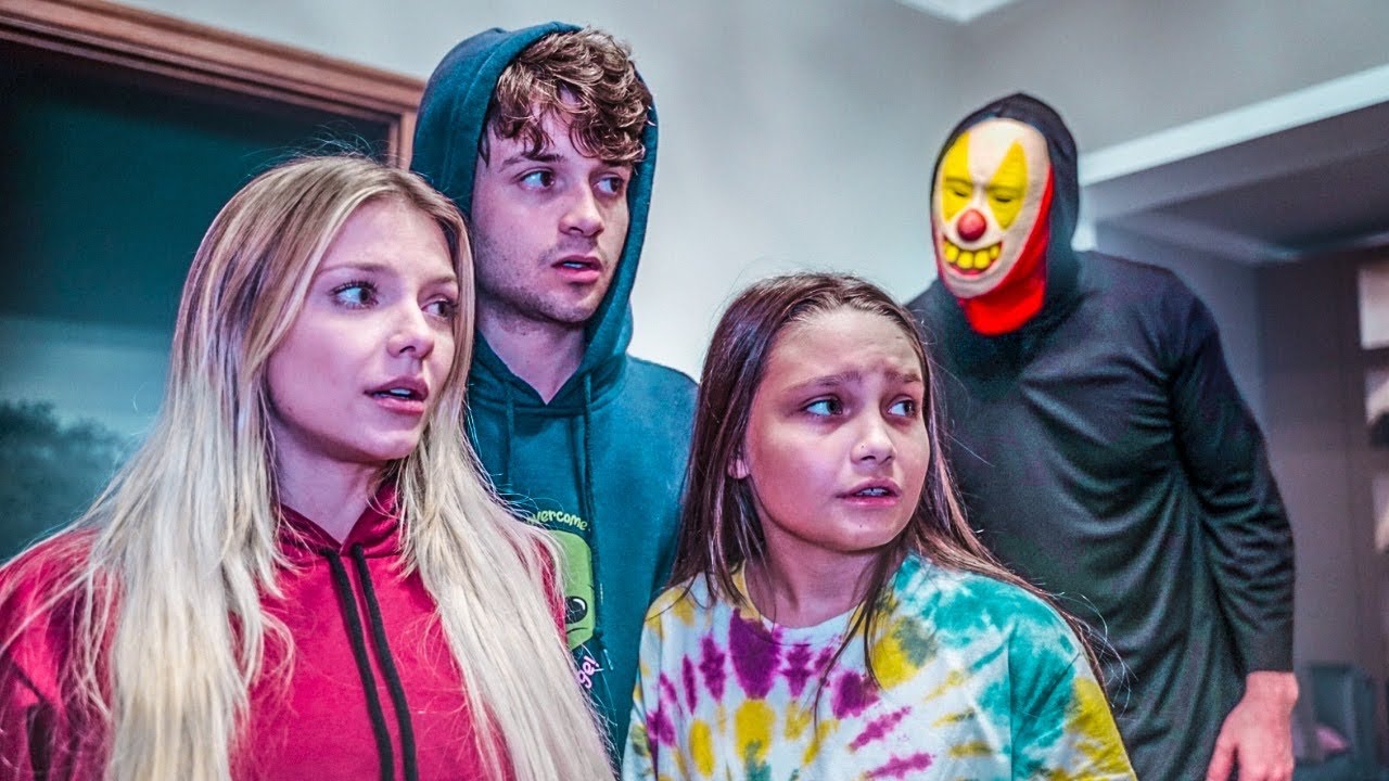 UM PALHA&Ccedil;O NO HALLOWEEN - Curta Metragem Infantil