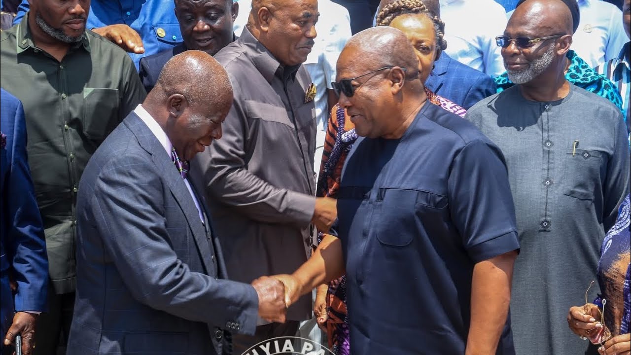 Asantehene paid a Courtesy Visit to the President HE.John Dramani Mahama at his Residence
