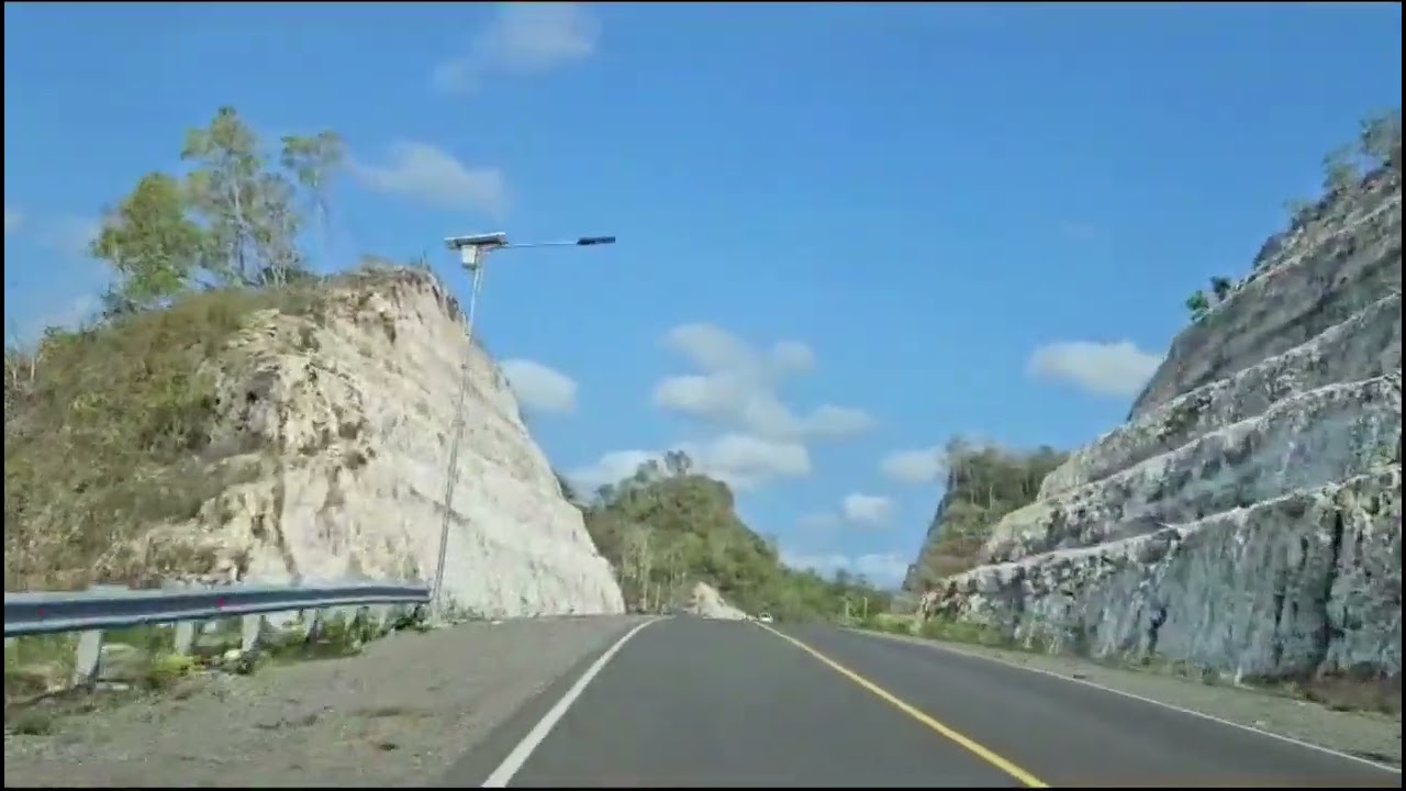 Jalan Menuju Pantai Jungwok - Gunung Kidul - Yogyakarta