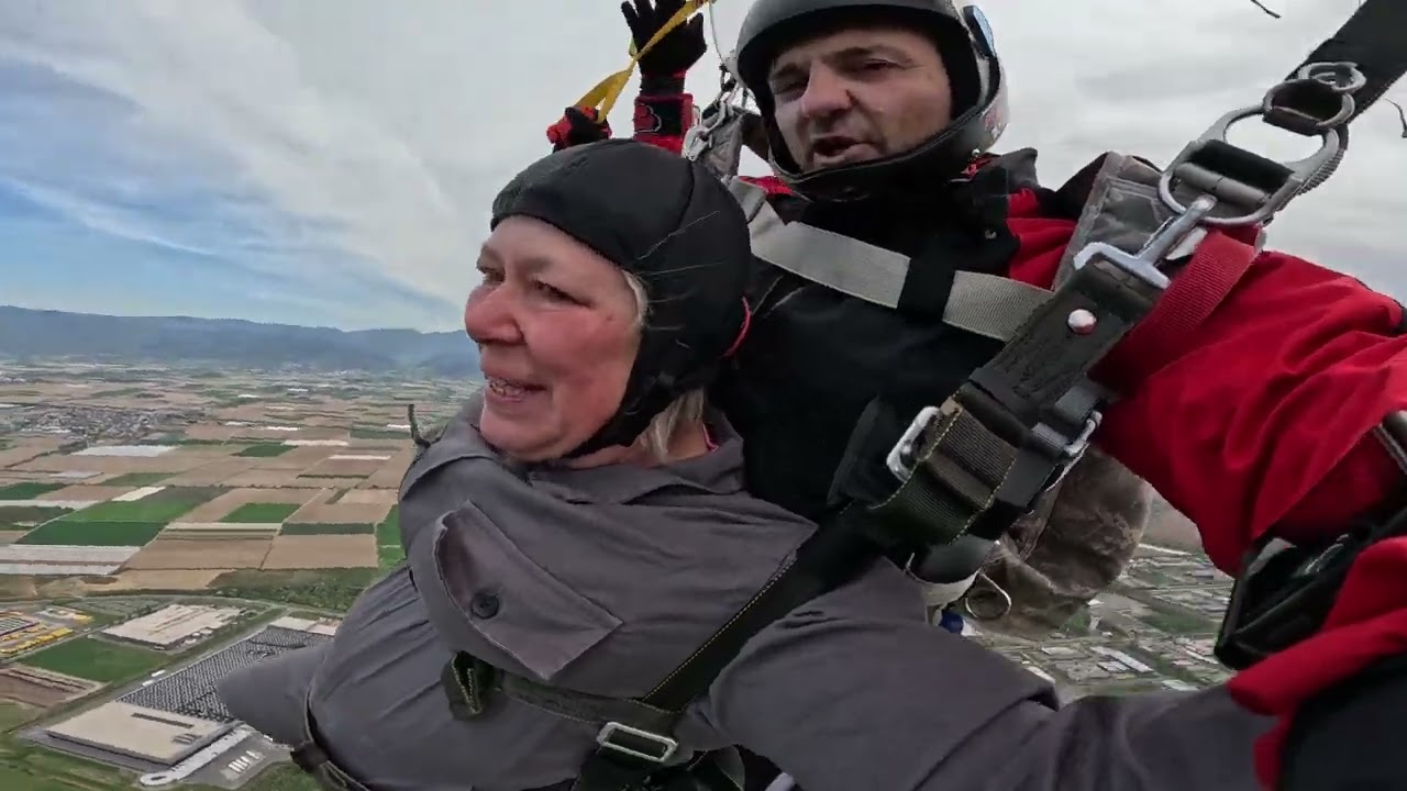 Saut en parachute tandem Sylvia Z  2025