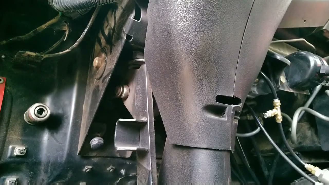 Colocando buzina a ar no Cargo 815s ( com cordinha )