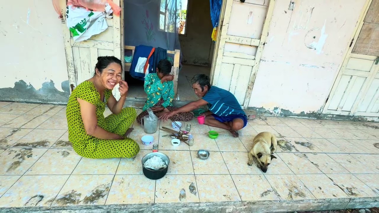 Buổi cơm đơn giản của chú Lâm và U75..!