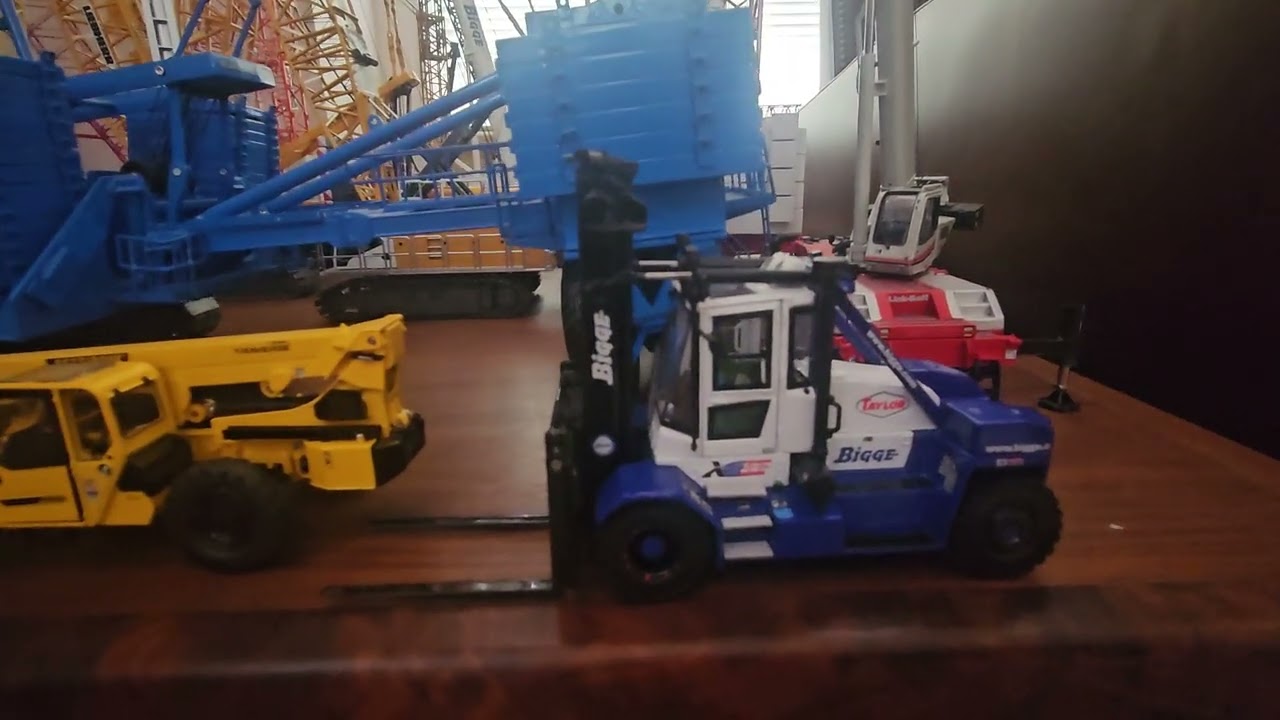Crane model collectictuon December 2025
