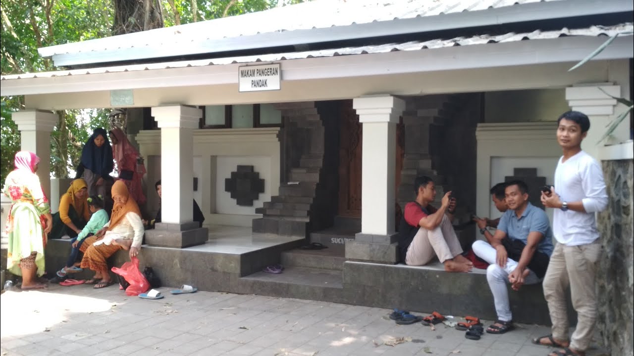 Bermalam di lokasi pangeran pandak di lereng gunung muria