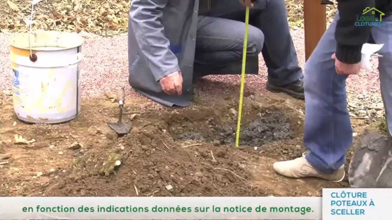Pose d'une clôture, préparation du terrain, scellement des poteaux, par Logis et Clôtures.