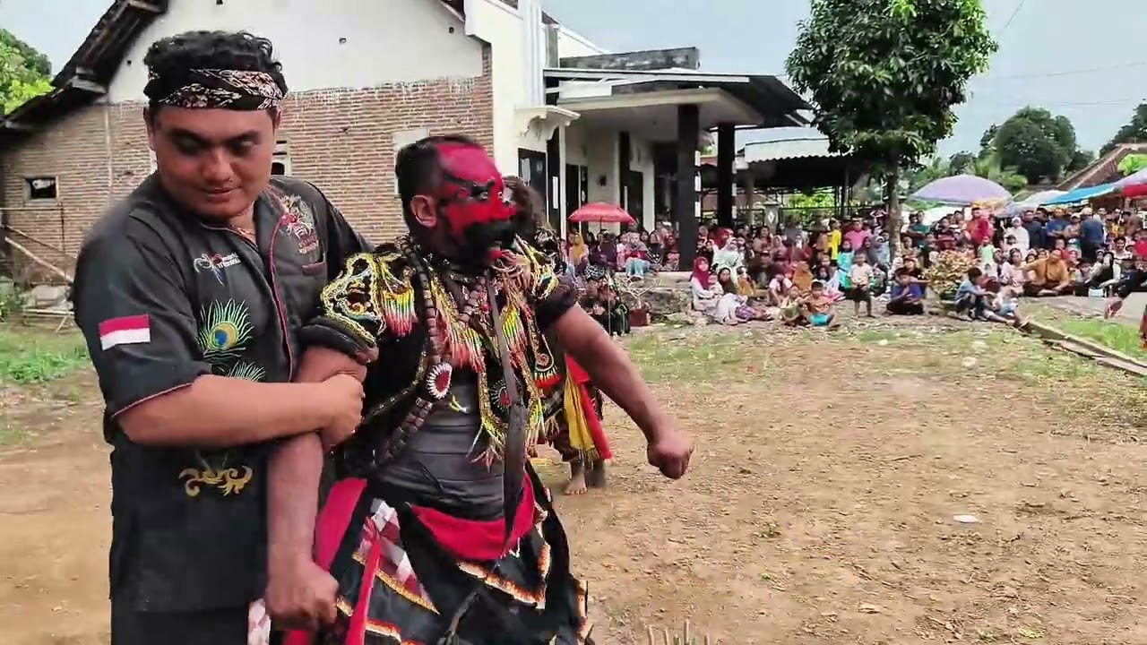 Jaranan buto GEMBONG SINGO MENTARAMAN - jaranan buto live Jajag - Ratu gatot buto abang ndadi 