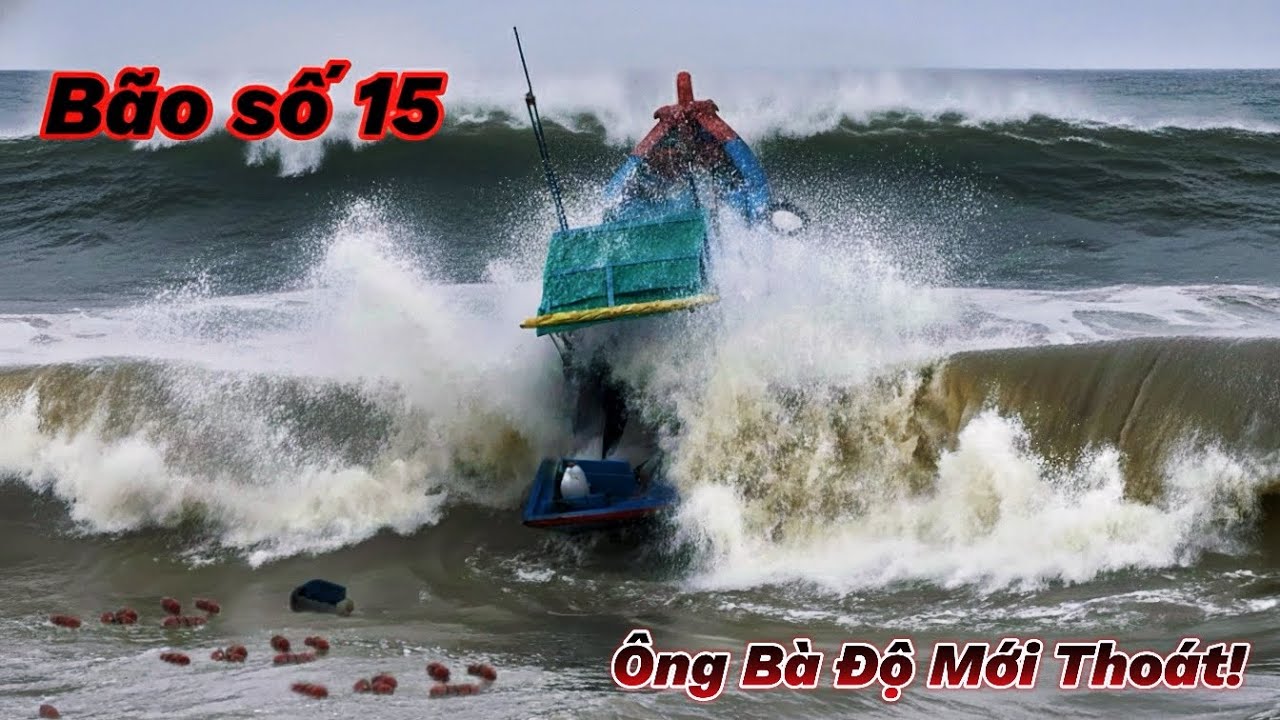 Bão Số 15! Sóng Đánh Cao Nuốt Ghe Ở Biển La Gi – Trôi Sạch Nghề Câu Mực! May Người Không Rớt!