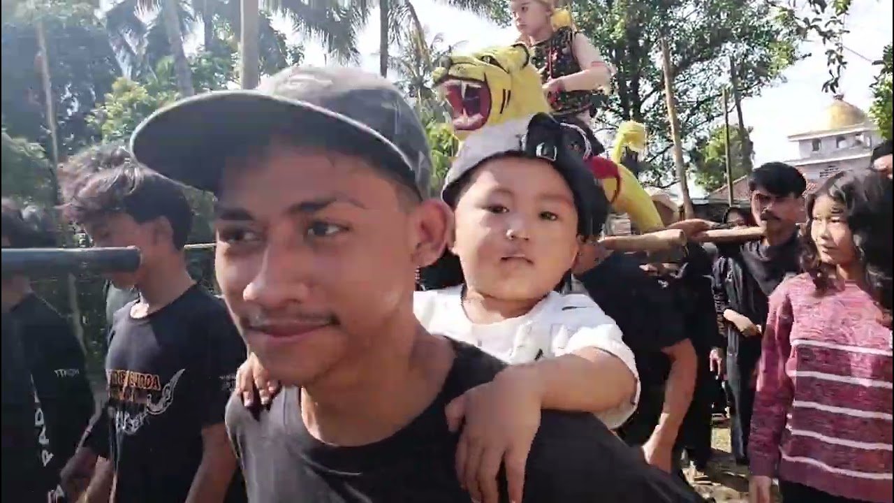 seru banget Ngarak di kampung pasir waru,,, gabungan dua padepokan pimpinan Abah Emak & Abah Encuk..