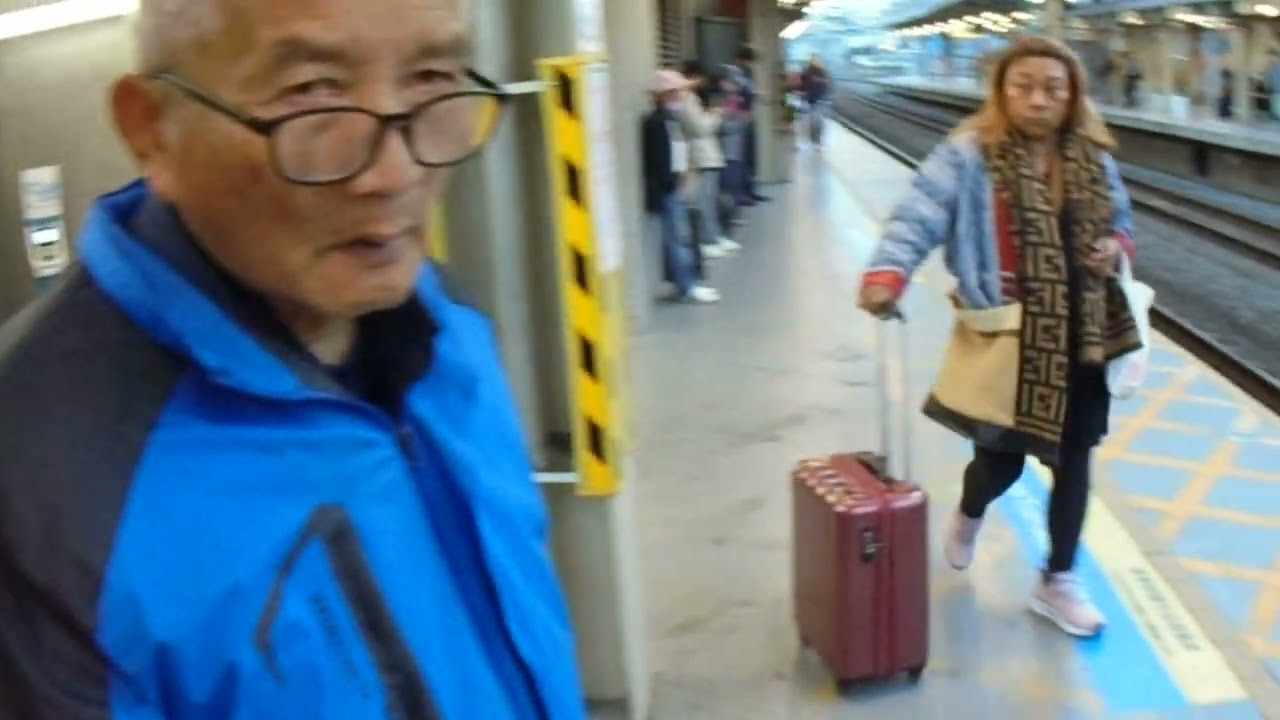 中壢火車站等火車