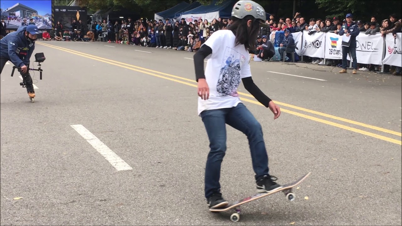 Demonstration in the big crowd! in the Longboard Korea Festival : Isamu Yamamoto