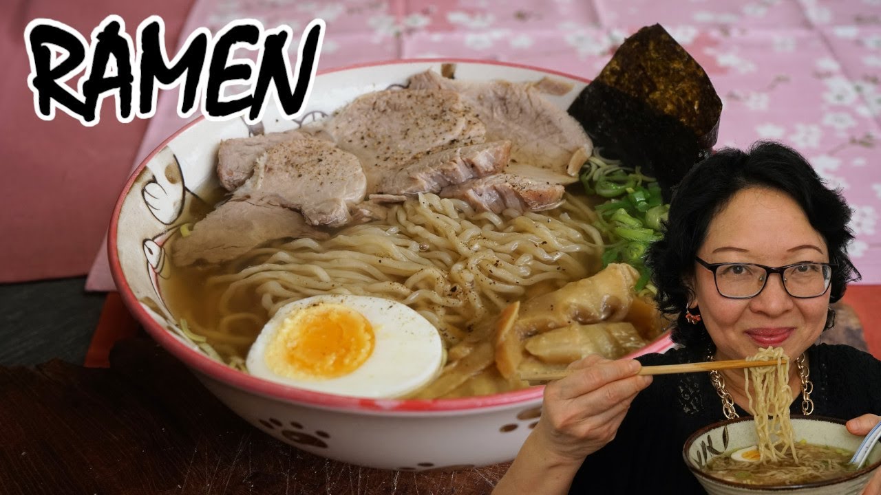 SHOYU RAMEN 🍜 Soupe de nouilles japonaise à la sauce de soja - Savoureux street food du Japon
