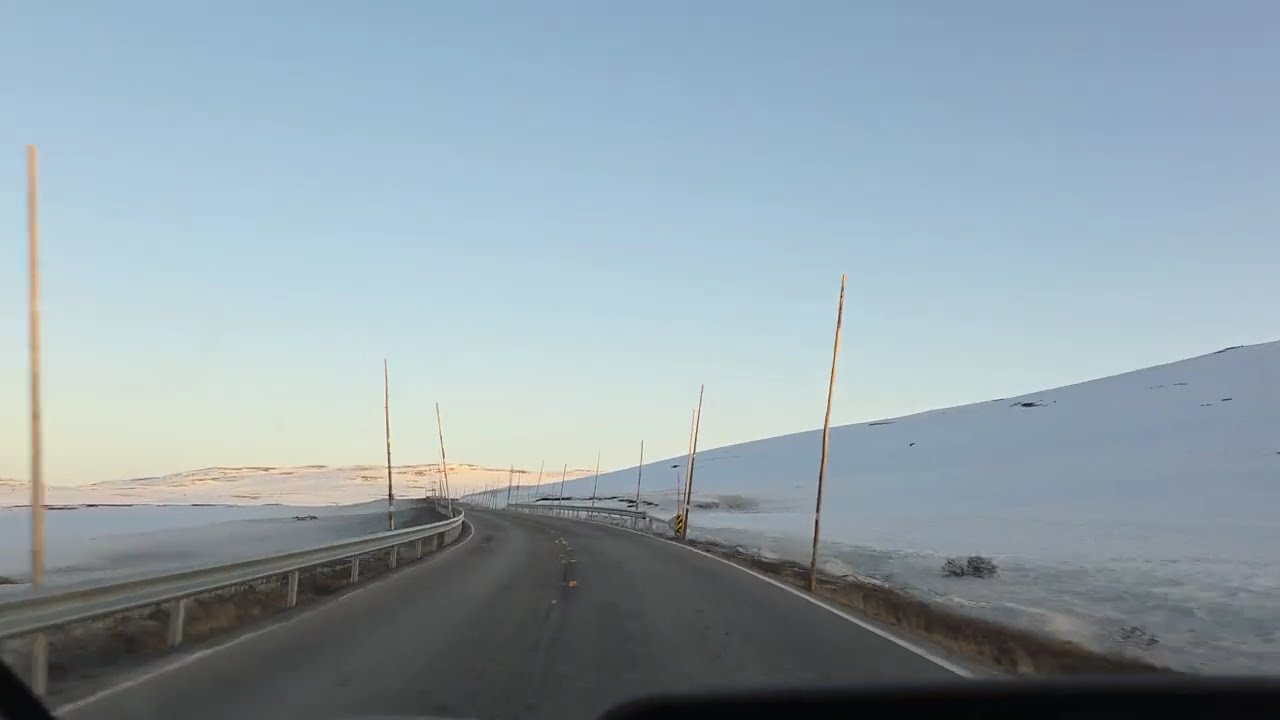 Driving on Hardangervidda, April 2025