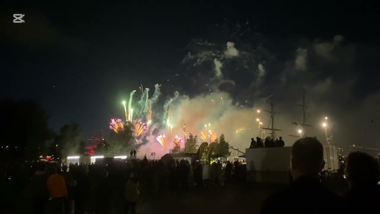 Fyrværkeri show krysantemum bomber ￼Aalborg ￼￼