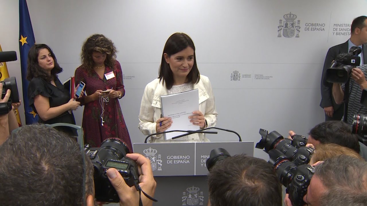 Carmen Montón defiende su "honestidad" al realizar un máster