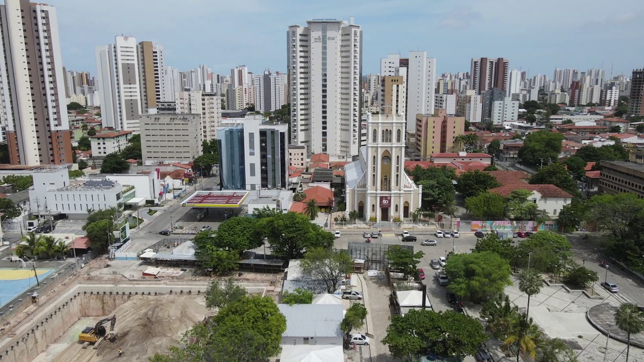 Fotos Aéreas do Colégio Militar de Fortaleza: 1934-2021. Canteiro de Obras da Estação CMF - MetroFor