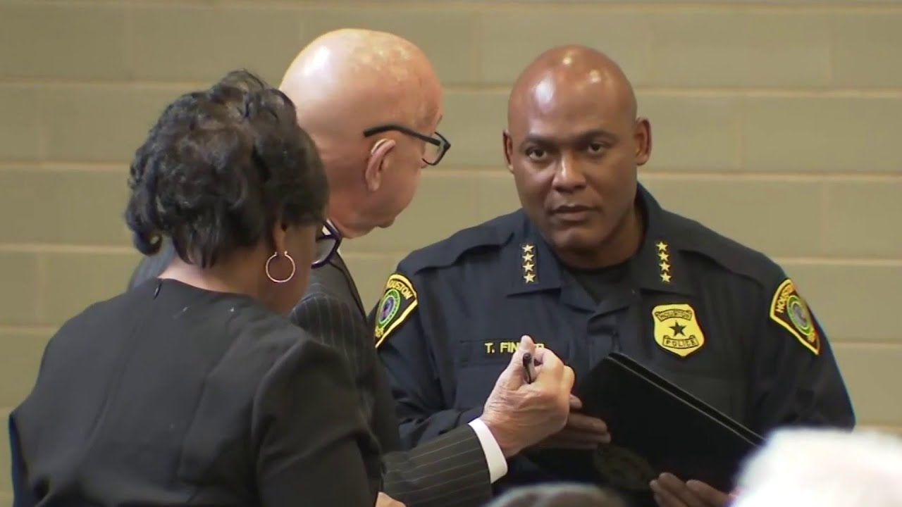 ‘He chose to retire’: Mayor Whitmire denies claims made by former HPD chief that he was forced out
