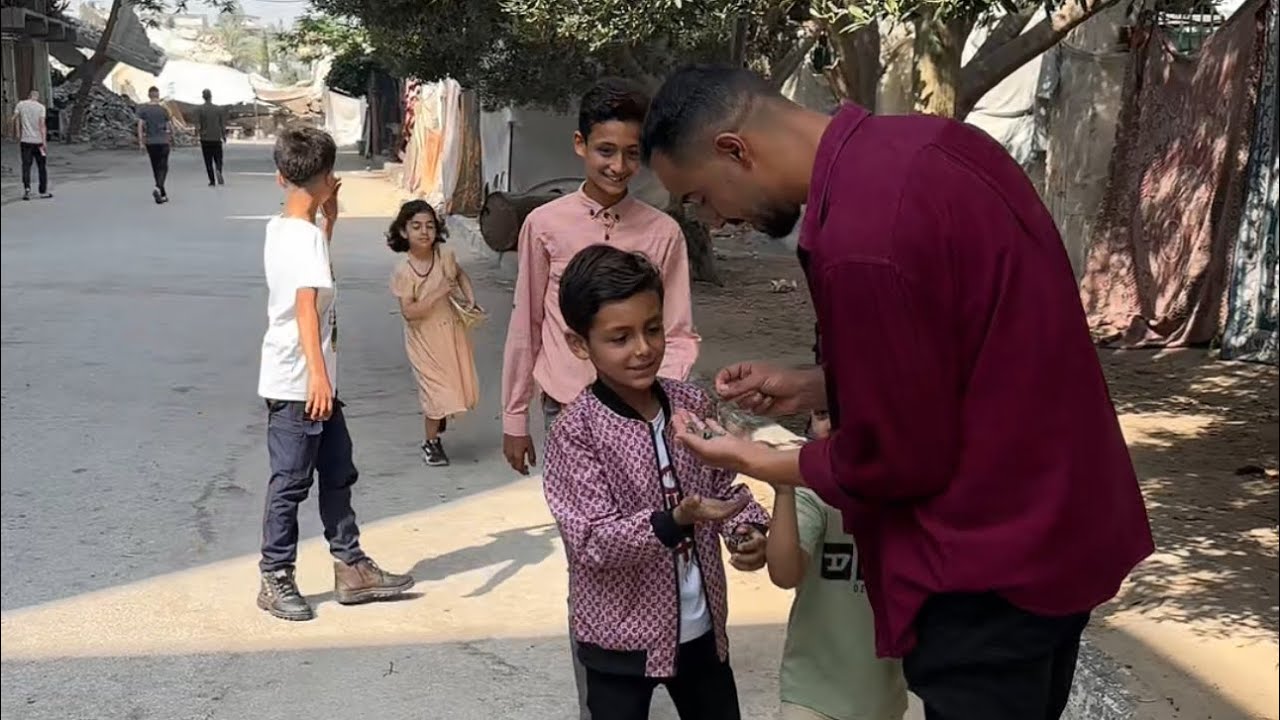 تعييد الاولاد بالشارع بمناسبة عيد الاضحى السعيد