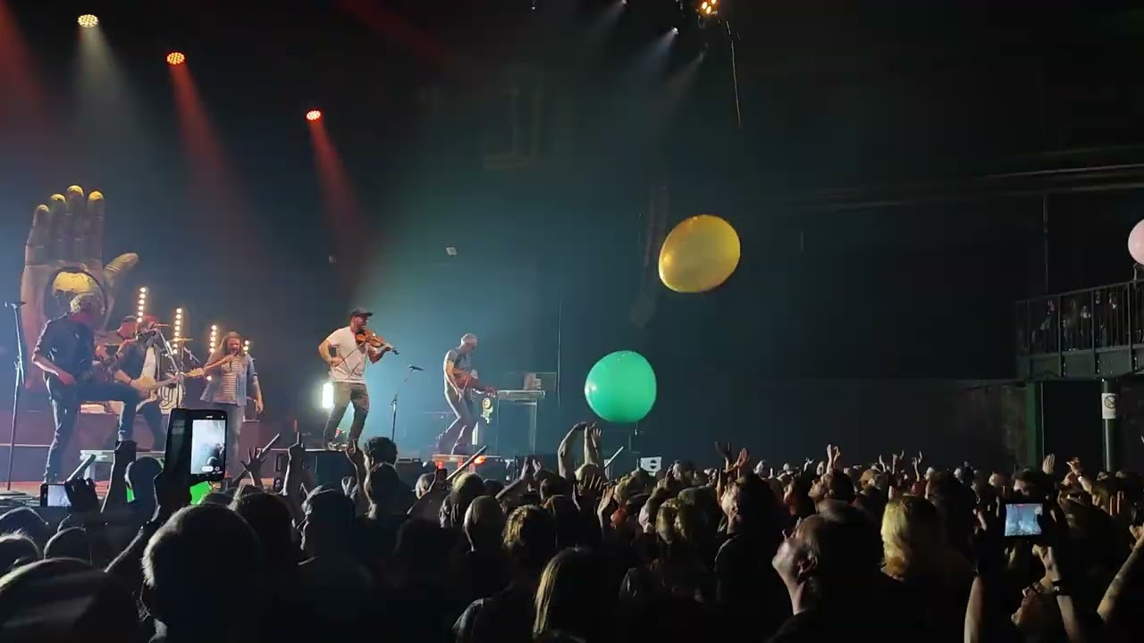 Versengold - Thekenmädchen + Genesungswünsche an Sean - LIVE im Pier2 Bremen, 29.10.2022