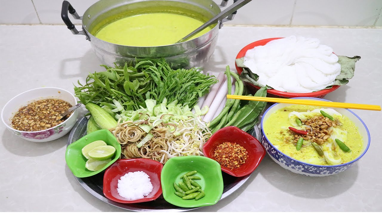 សម្លរប្រហេីរនំបញ្ចុក -Cambodian Noodle Soup Recipe [Chhen Touch]...