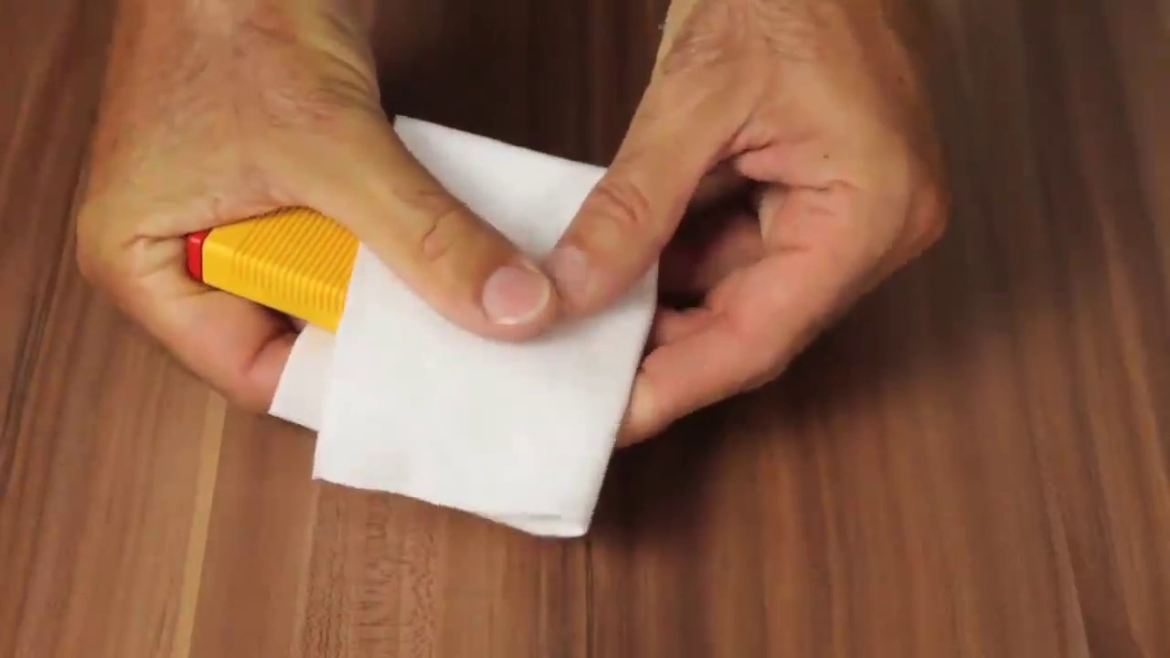 Cera DUO ROYAL  para retoque y relleno simultáneo de pequeños arañazos y abrasiones.