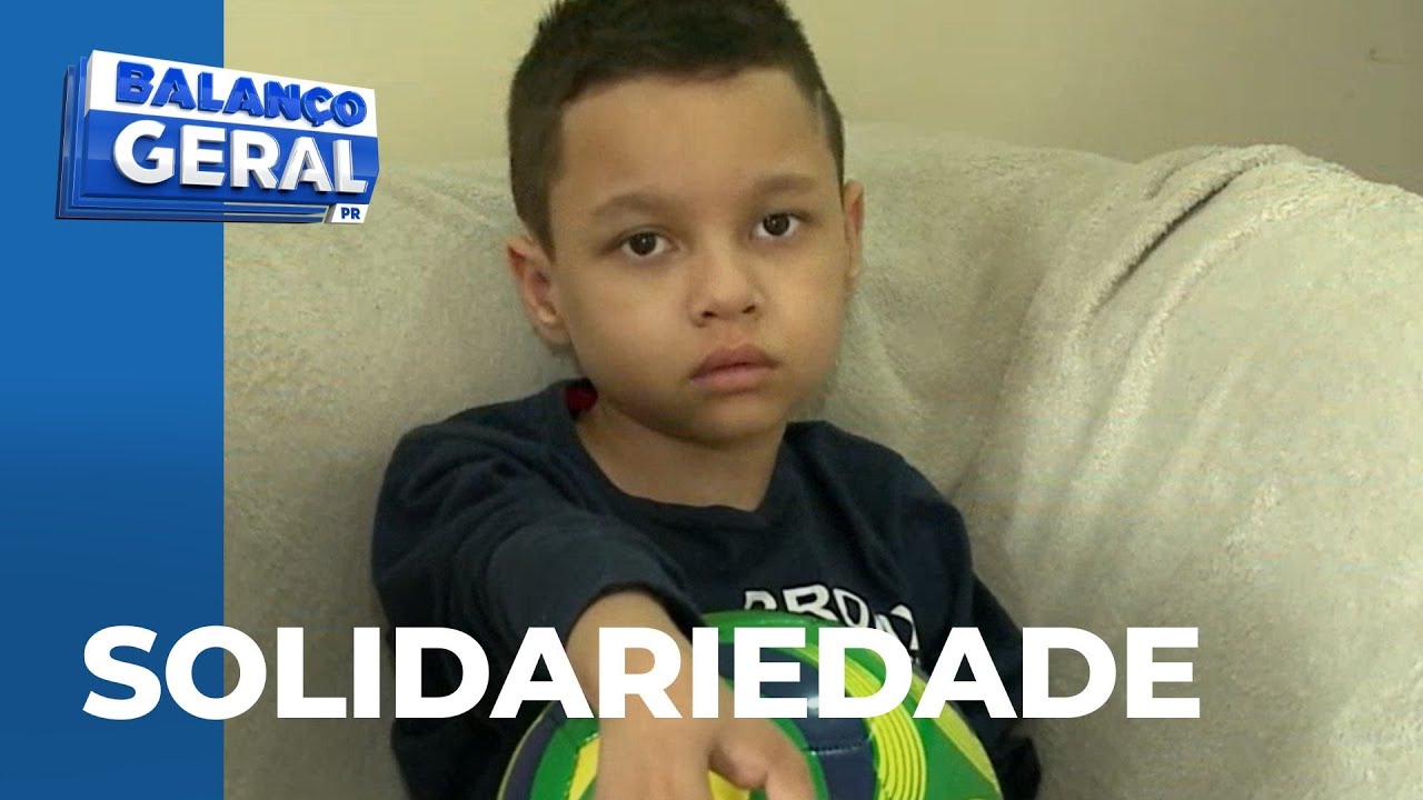 Menino de 8 anos teve que amputar pé direito por má formação e agora precisa de prótese