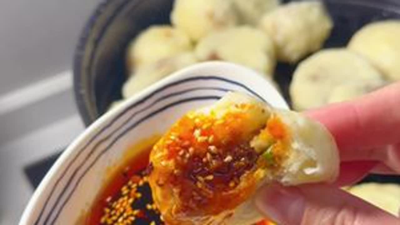 不用揉面不用擀面，用最简单的方法还原出早餐店同款的小笼包，就算你是个面食小白也能挑战成功#小笼包 #酱肉小笼包 #软面小笼包 #早餐
