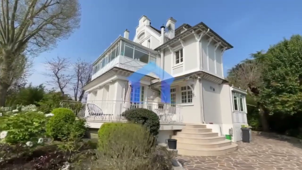 Magnifique maison bourgeoise de 320m2 à proximité immédiate du lac d'Enghien-les-Bains.