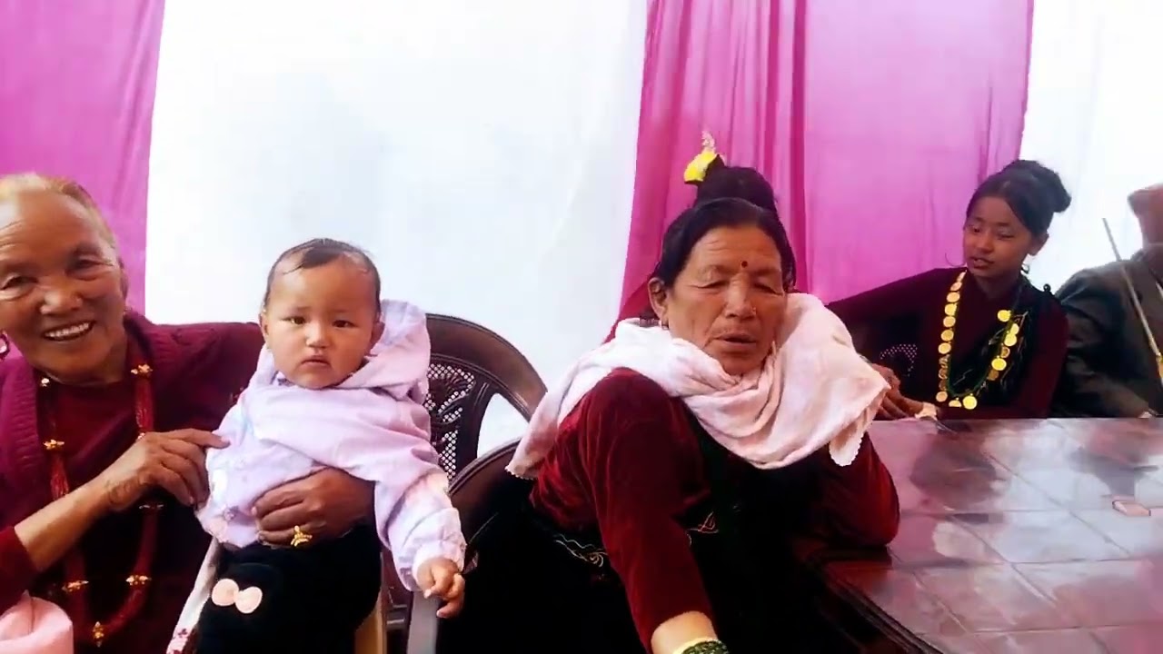 मगर दिवस फागुन १५ गते मगर समुदायहरू मगर दीपस मनाउँदै गरेको छोटो मिठो